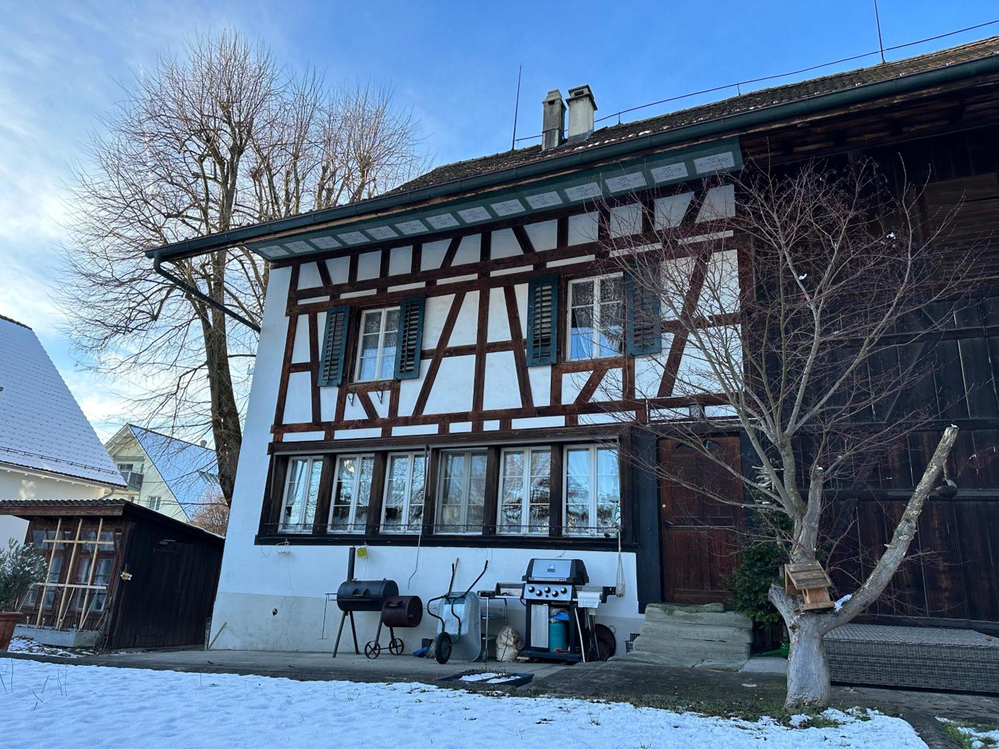 Charmante 3,5 Zimmer Wohnung In Bauernhaus Volketswil Exterior foto